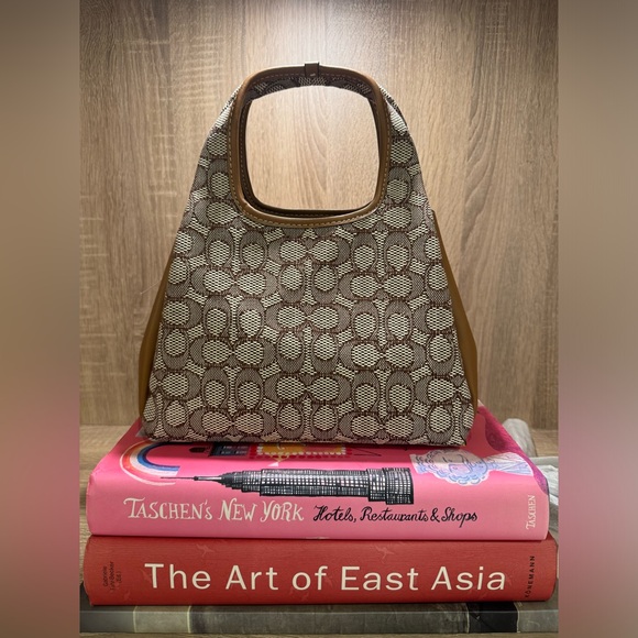 Lana Shoulder Bag 23 In Signature Jacquard - Picture 3 of 7